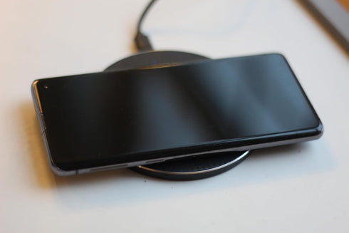 Ultra Slim Wireless Fast Charger (Qi-Certified 10W for iPhone and Android)