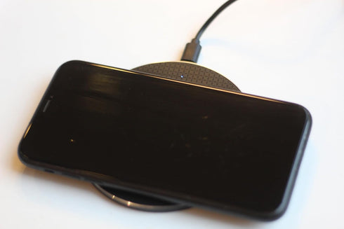 Ultra Slim Wireless Fast Charger (Qi-Certified 10W for iPhone and Android)