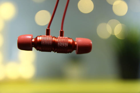 LUDOS Ultra Wired Earbuds, In-Ear Headphones with Microphone, Noise Isolating Ear Buds for iPhone and Samsung (Red)