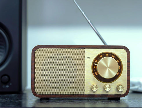 FM Radio with Bluetooth, Vintage Bluetooth Speaker with SD/USB Music Player, Wireless Streaming, Up to 10 Hours Playback