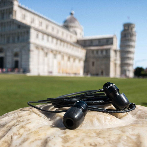 Ludos Clamor Wired Earbuds, In-Ear Headphones with Microphone, Noise Isolating for Kids and Women