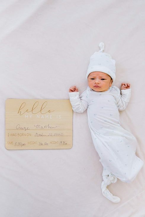 8.25" 11", Pearhead Baby Welcome Sign, Gender-Neutral Hello Baby Arrival Photo Prop, Hospital Birth Announcement