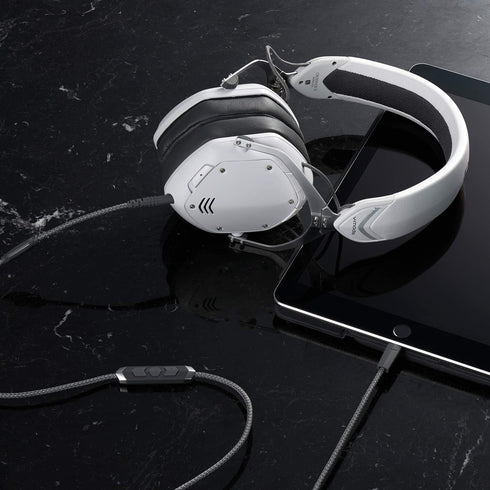 V-MODA Speakeasy DAC/AMP - Grey 3-Button Lightning Cable for superior audio quality.
