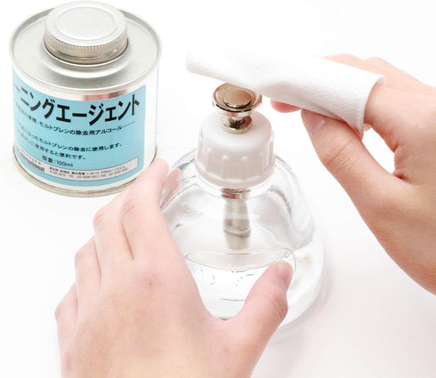 Liquid Dispenser for Cleaning Camera and Lens
