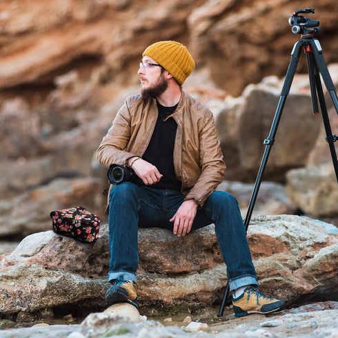 A7 R6 Z50II USA Gear Camera Sleeve (Large) for Mid-Size SLRs Compatible with Sony V, Canon EOS Mark II, Nikon & more