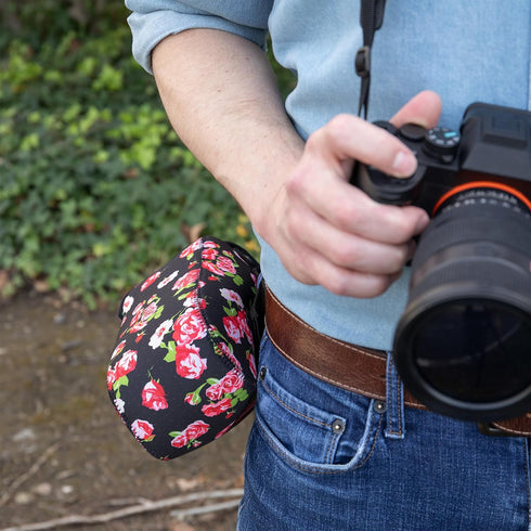 A7 R6 Z50II USA Gear Camera Sleeve (Large) for Mid-Size SLRs Compatible with Sony V, Canon EOS Mark II, Nikon & more