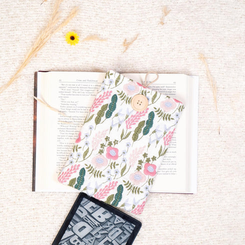 Zosiana Designs (6''), (6.8'') (7''), Embroidered Floral E-Reader Sleeve - Compatible with Kindle Paperwhite/Basic