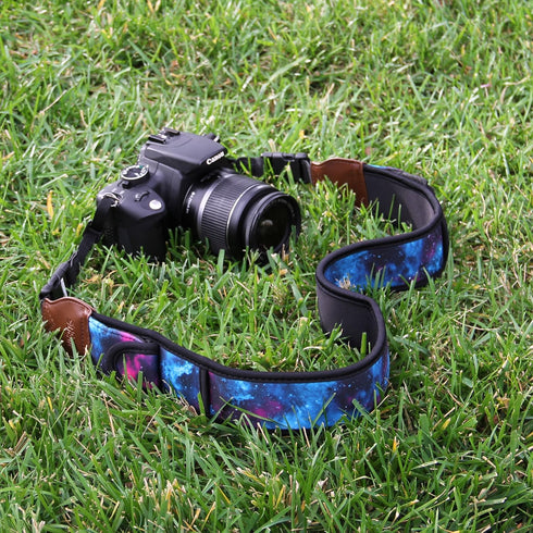 USA GEAR TrueSHOT Neck Strap, Neoprene Camera Straps with Accessory Pocket, Compatible with Canon, Nikon, Sony